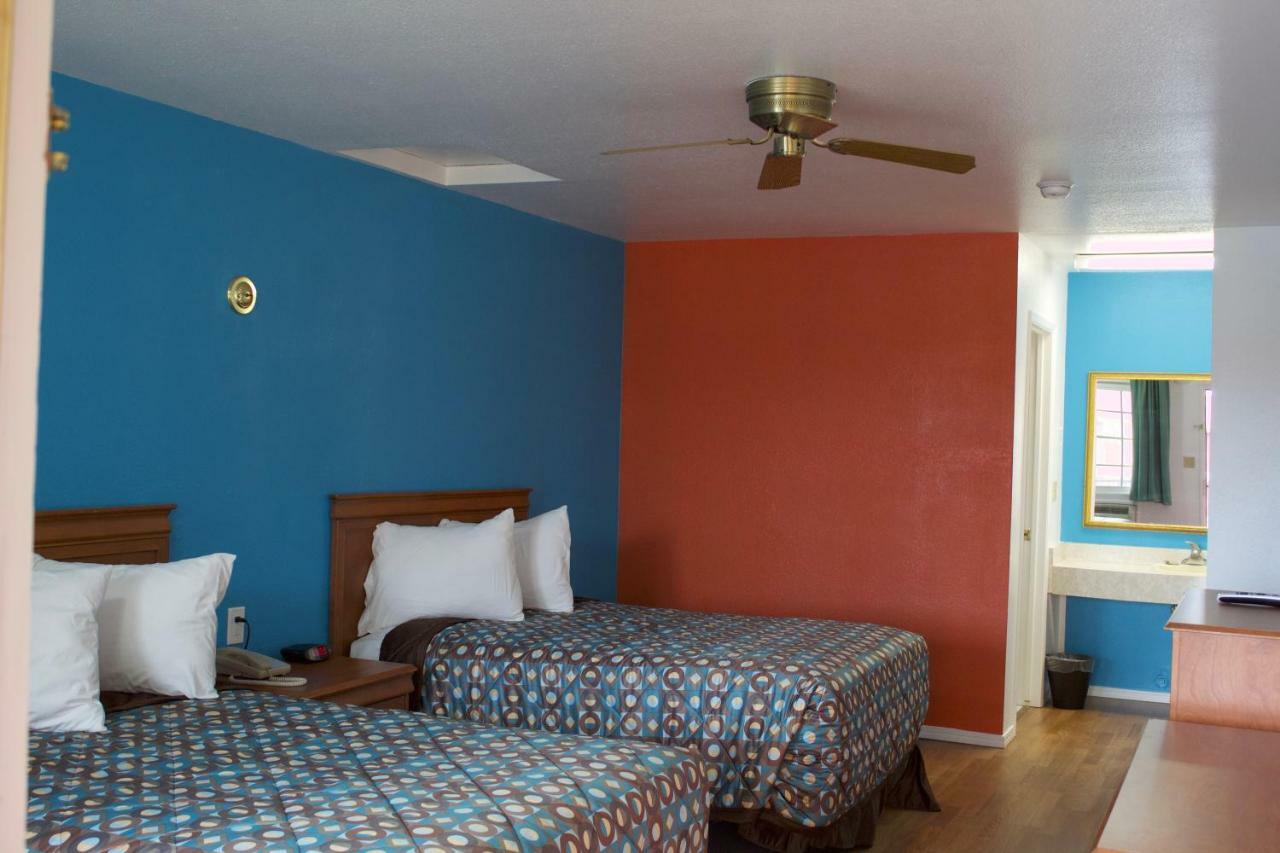 بيكرسفيلد Vagabond Inn Buttonwillow I-5 Exit 253 المظهر الخارجي الصورة